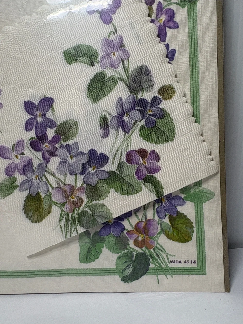 Wida charming violet